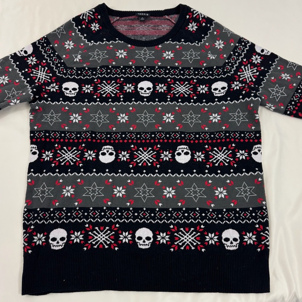 Torrid‎ Gray and Black Skull Pattern Crewneck Sweater
